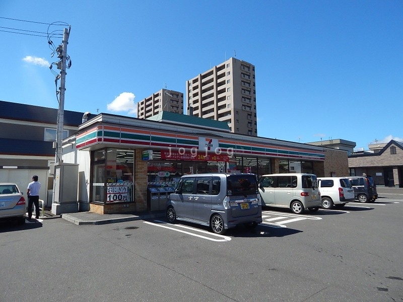 【札幌市白石区北郷二条のマンションのコンビニ】