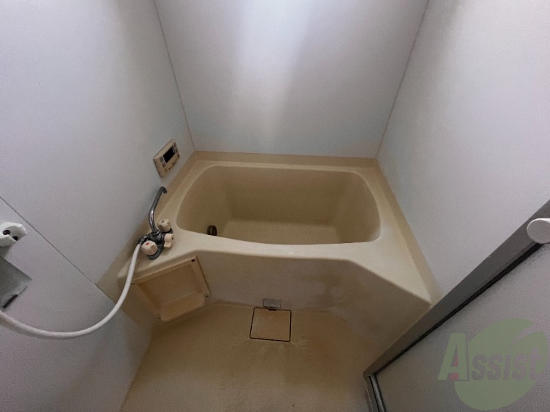 バス・シャワールーム　バスルームはゆったり浸かれる広さがあります。