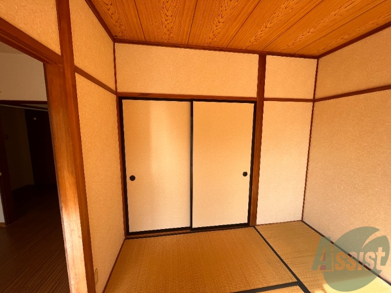 収納　和室には押入がございました。お部屋を広く使えそうです