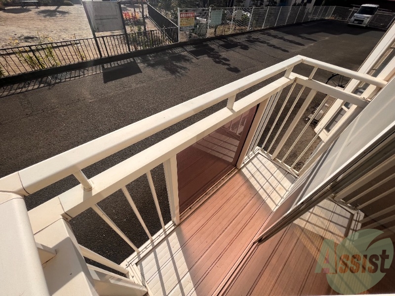 バルコニー　バルコニ*付きなので晴れた日は洗濯物が干せそうです。