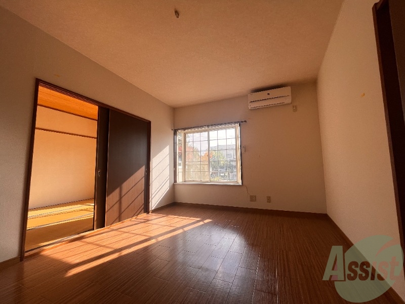 居室・リビング　陽当たり良好で、広々としてリビングです。