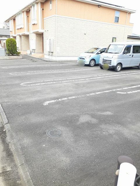 【ブライト　ヒルの駐車場】