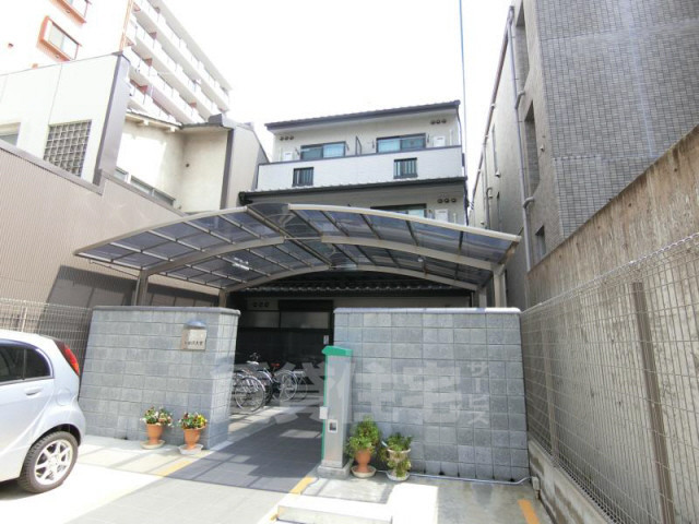 京都市上京区薬師町のマンションの建物外観