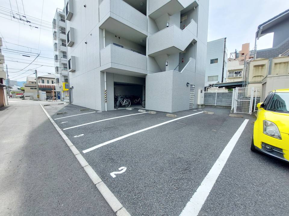 【シャンティ道後今市の駐車場】