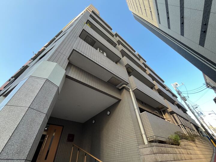 新宿区西新宿のマンションの建物外観