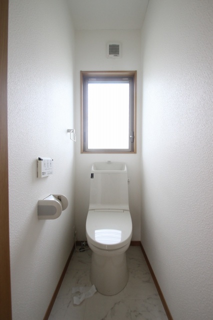 トイレ　写真は別号室のものです。