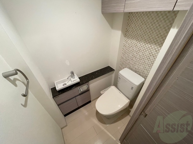 トイレ　こちらはトイレです。清潔感があり、安心して使用できます。