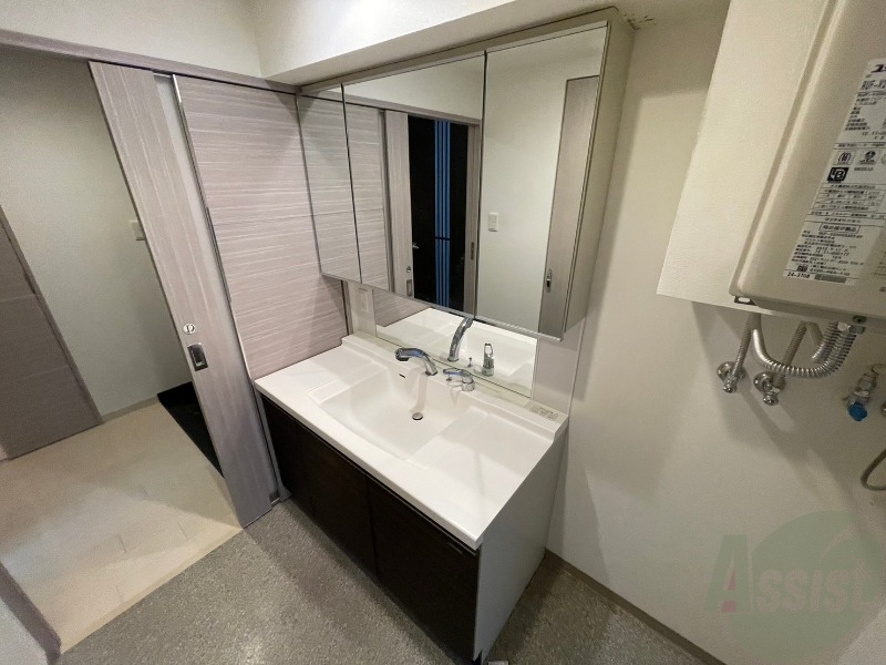 洗面設備　洗面台。身支度にはかかせないですよね～。