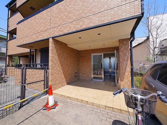 エントランス　ゆとりのあるエントランスです