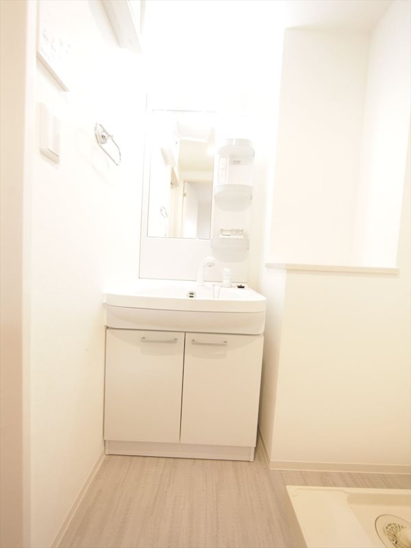 洗面設備　独立洗面台（シャンプードレッサー付き）