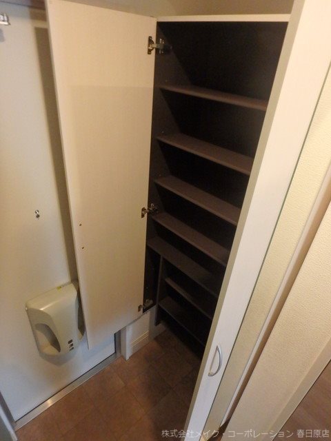 玄関　写真は同型タイプ