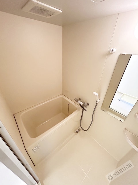 バス・シャワールーム　ちょうど良いサイズ。お掃除もラクラクです。