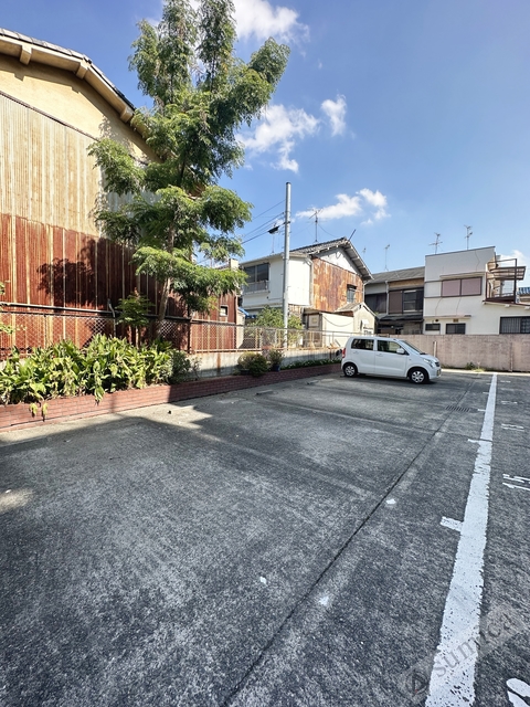 駐車場　広々とした駐車場です！