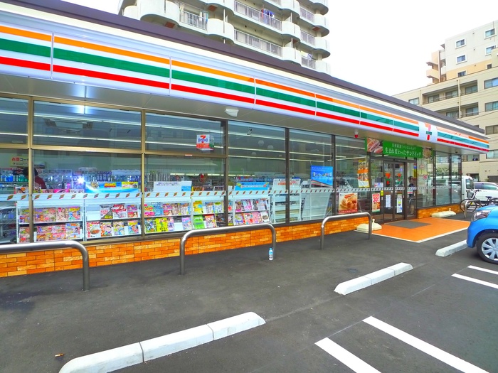 コンビニ　セブンイレブン（コンビニ）まで114m