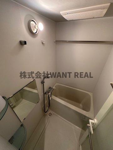 バス・シャワールーム　落ち着いた空間のお風呂です