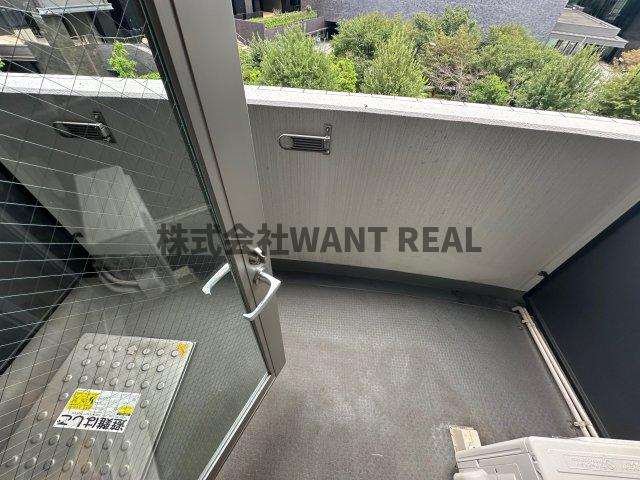 バルコニー　開放的で明るい空間を演出してくれるバルコニーです