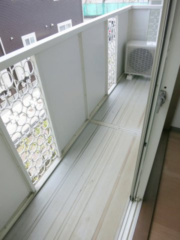 バルコニー　開放的で明るい空間を演出してくれるバルコニーです