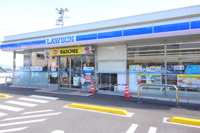 コンビニ　ローソン皆春店（コンビニ）まで950m