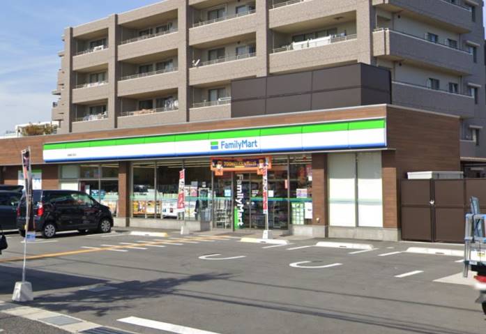 コンビニ　ファミリーマート（コンビニ）まで506m