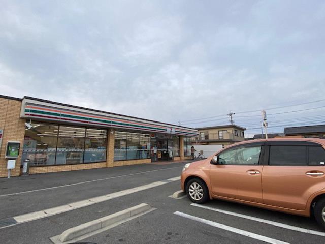 コンビニ　セブンイレブン（コンビニ）まで1038m