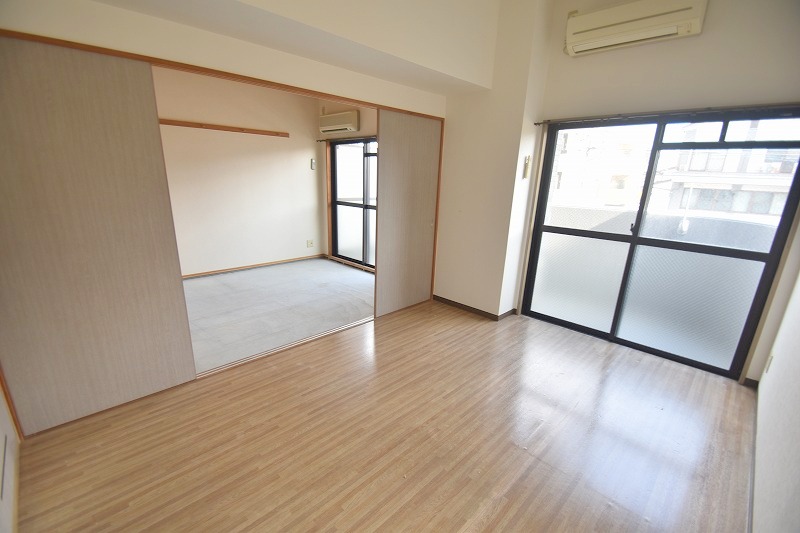 居室・リビング　【リリーフ中田】