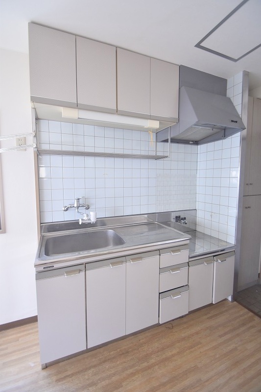 キッチン　【リリーフ中田】