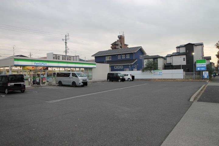 コンビニ　ファミリーマート（コンビニ）まで1982m