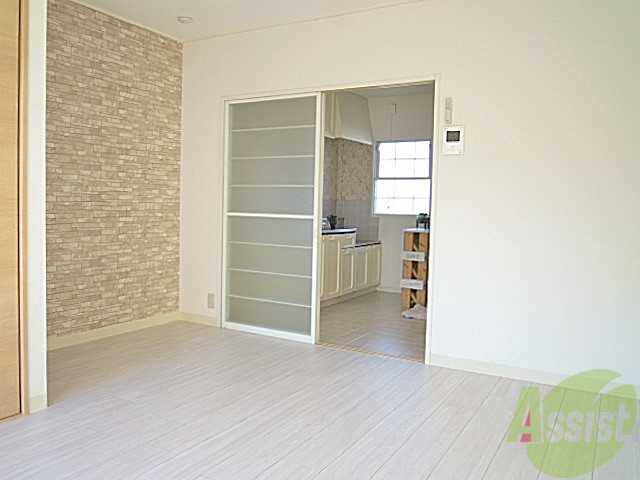 その他部屋・スペース　床は今回張り替えたのでピカピカで気持ちいいです。明るいでーす