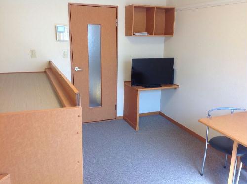 居室・リビング　居間（ベランダ側）