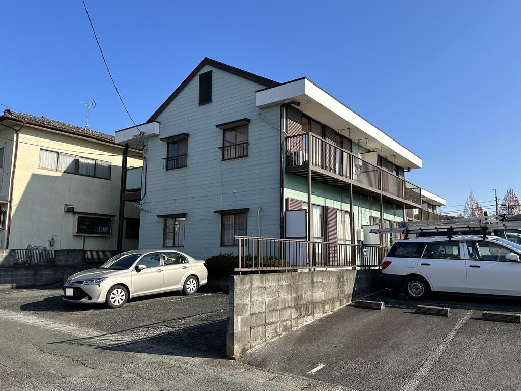 建物外観　駐車場1台付きです。