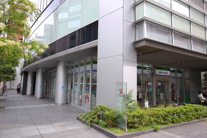 コンビニ　ファミリーマート白川通本町店（コンビニ）まで97m