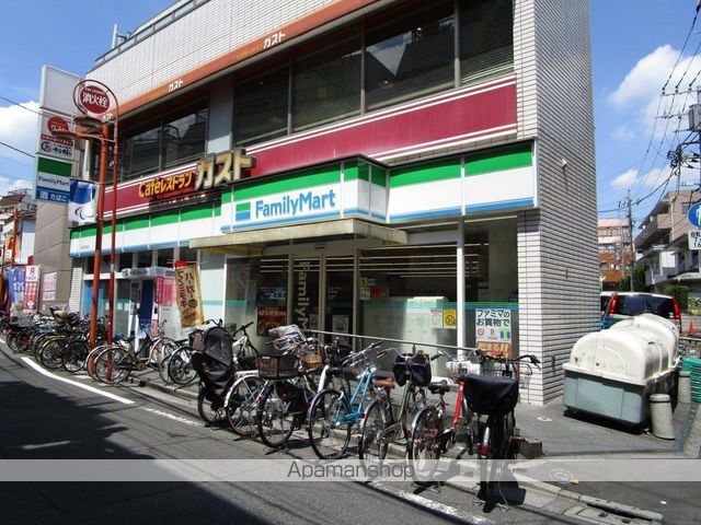 コンビニ　ファミリーマート（コンビニ）まで447m