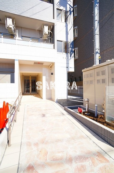 エントランス　高級感のある建物デザイン♪