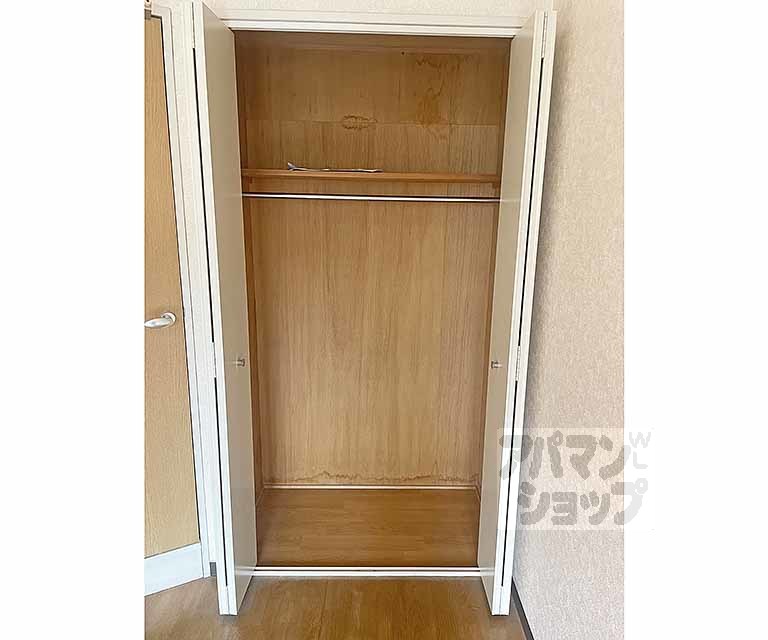 洗面設備　独立洗面台付き。