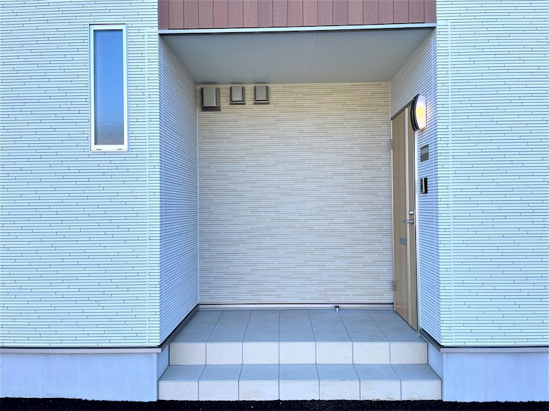 エントランス　たくさん買い物をしても安心。フラットな玄関アプローチ