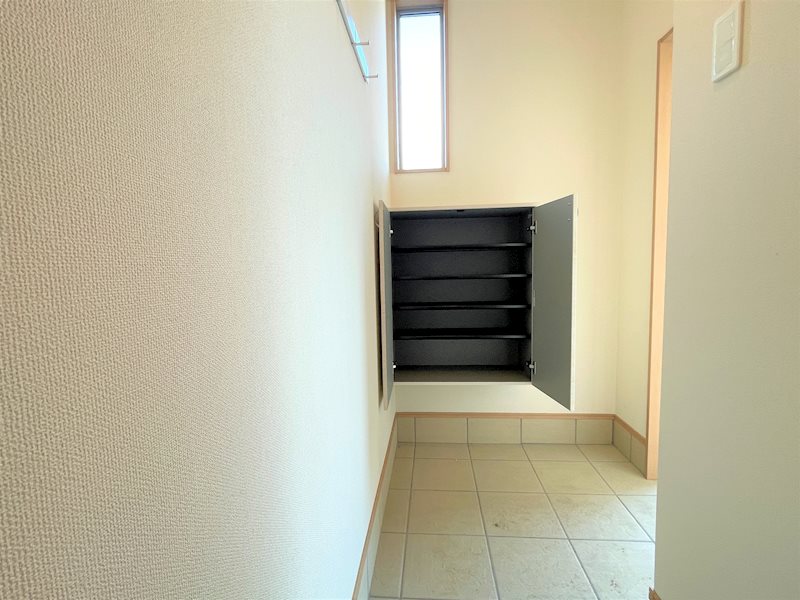 玄関　Ｌ字型玄関は開けた際、居室が見えません。