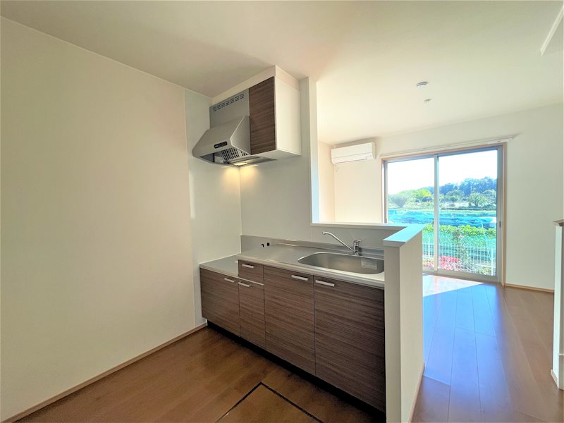 キッチン　対面型キッチンはおしゃべりしながら料理を楽しめます