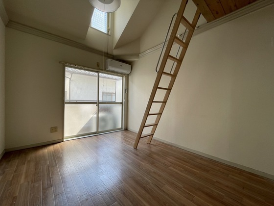 居室・リビング　※別部屋の写真です