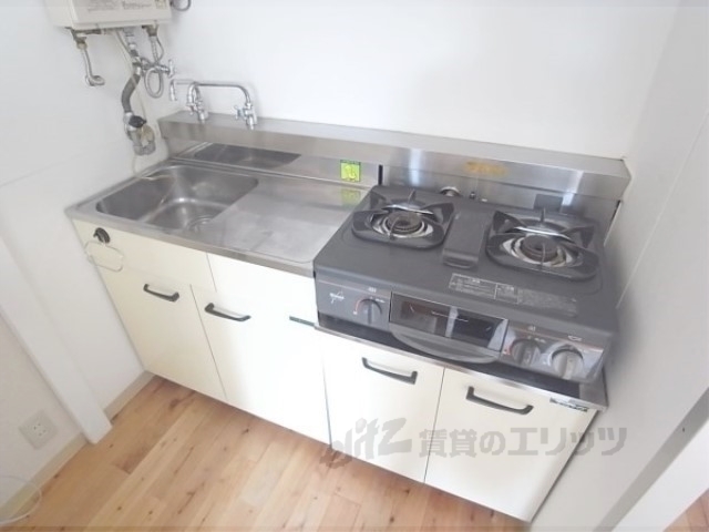 キッチン　２口コンロ付です