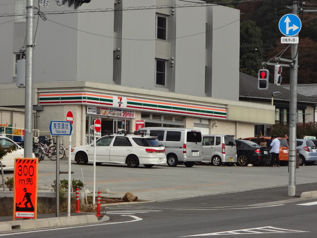 コンビニ　セブンイレブン（コンビニ）まで380m