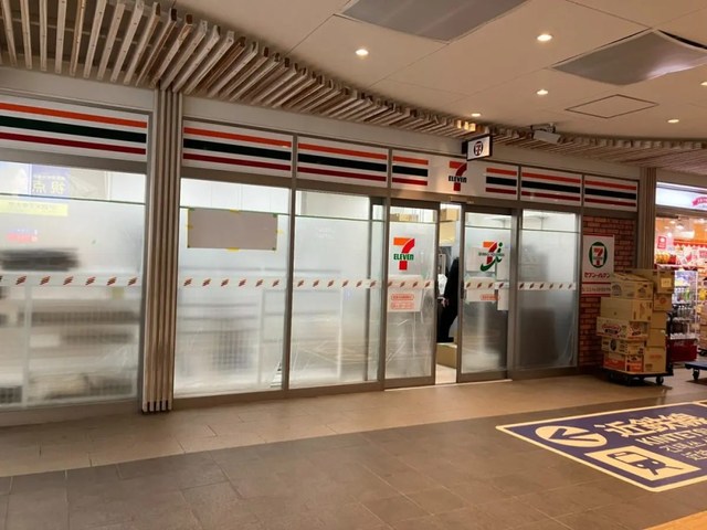 コンビニ　セブンイレブン南海河内長野駅店（コンビニ）まで527m