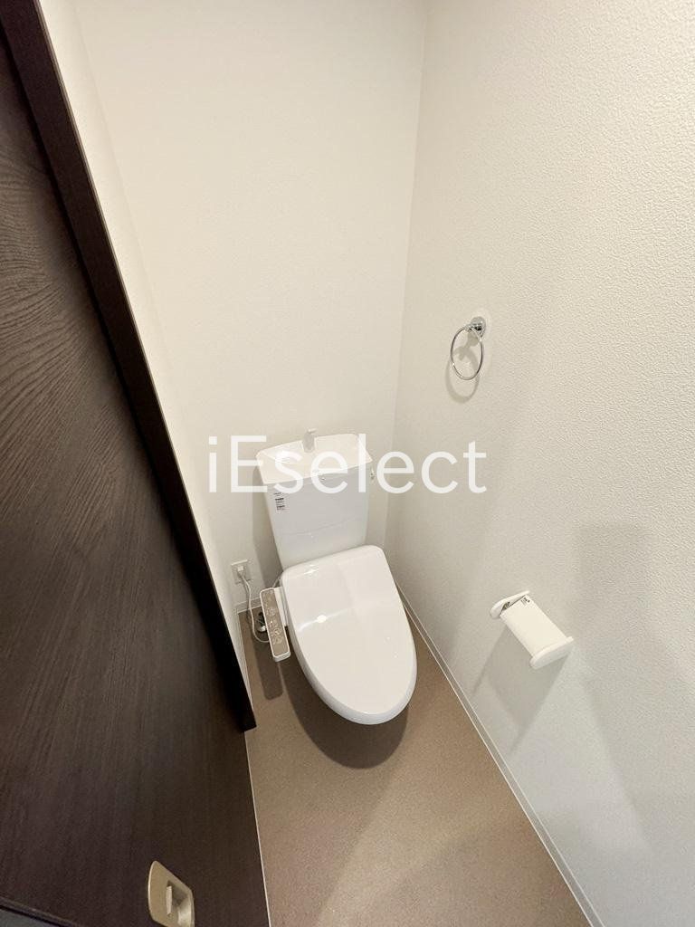 トイレ　温水洗浄便座付きのトイレです