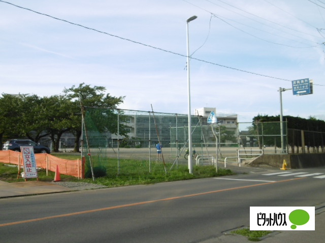 小学校　盛岡市立見前小学校（小学校）まで318m