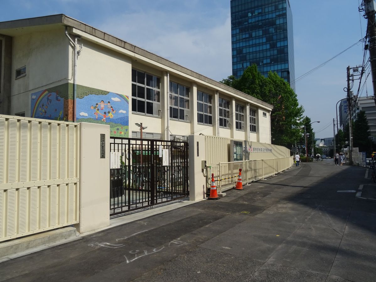 小学校　千駄谷小学校（小学校）まで381m