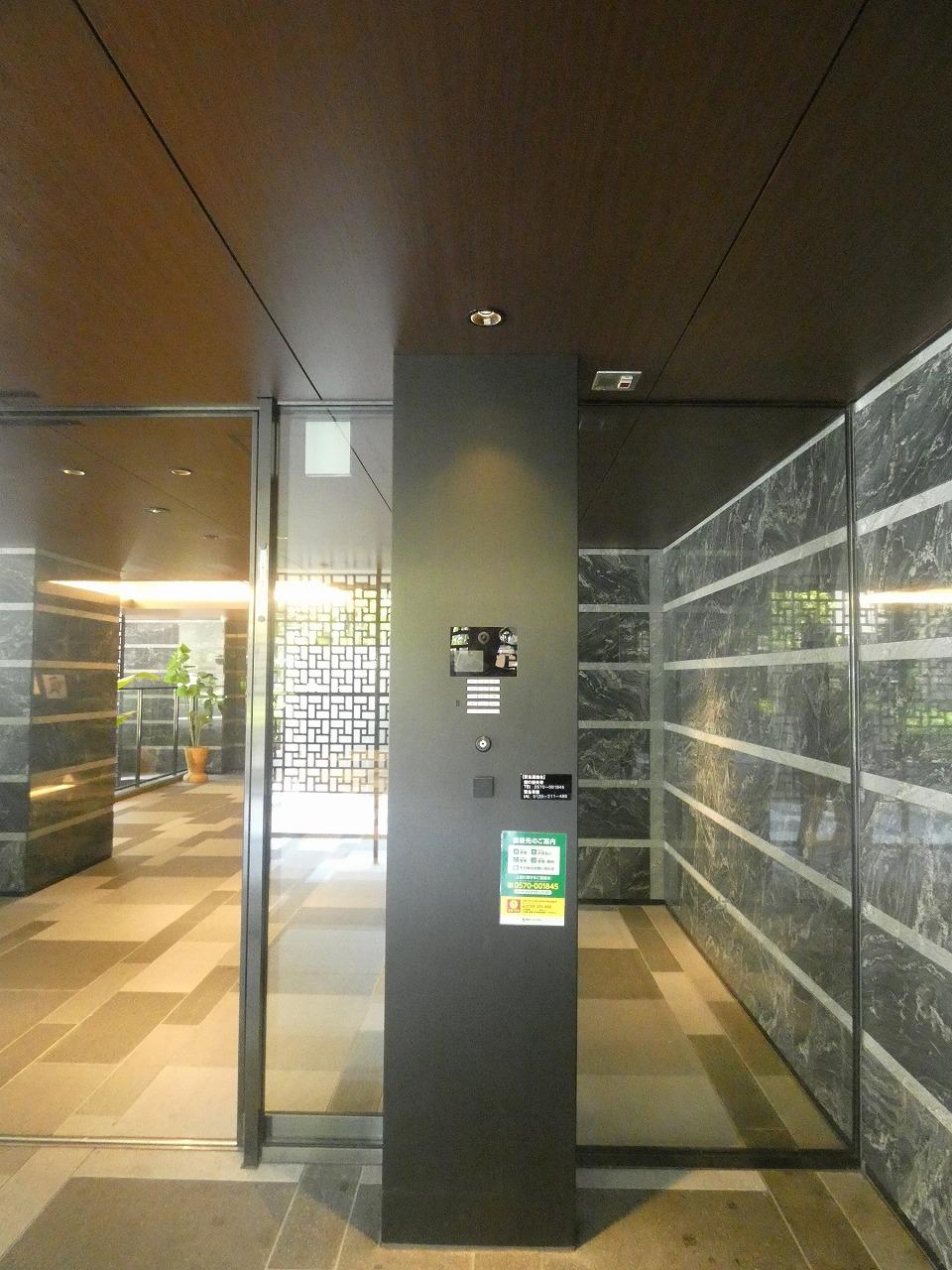 エントランス　エントランス