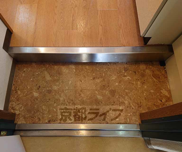 玄関　清潔感のある玄関口です。