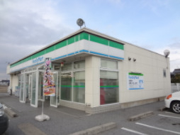 コンビニ　ファミリーマート　彦根金田町店（コンビニ）まで825m