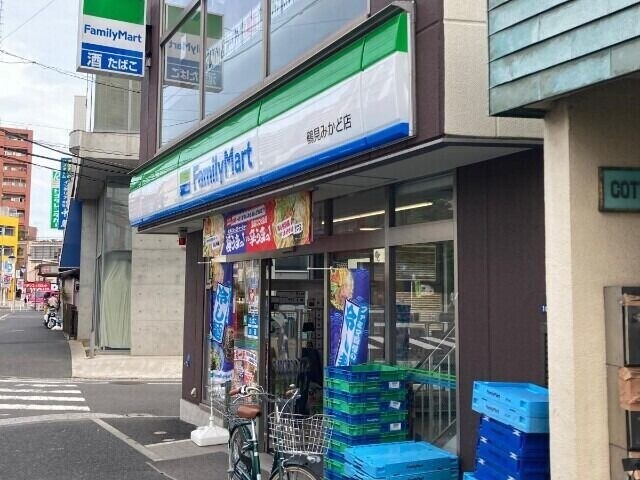 コンビニ　ファミリーマート鶴見みかど店（コンビニ）まで217m