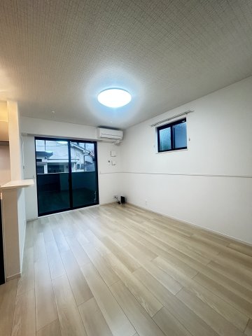 その他部屋・スペース　広くて明るい寝室