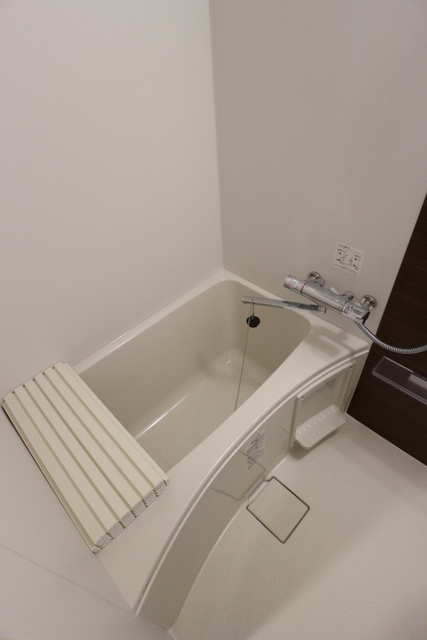 バス・シャワールーム　※他号室写真